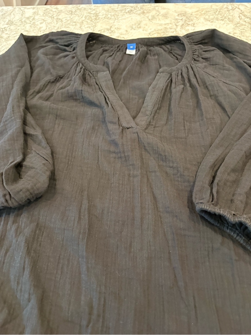 Old Navy Split-Neck Crinkle Gauze Top - Picture 6 of 10